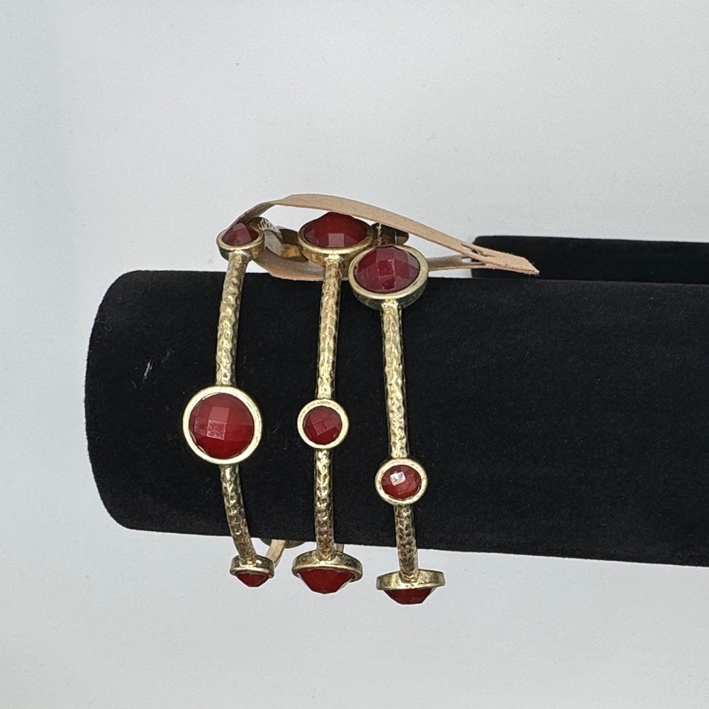 Elegant Hammered Gold and Red Stone Bangle Set